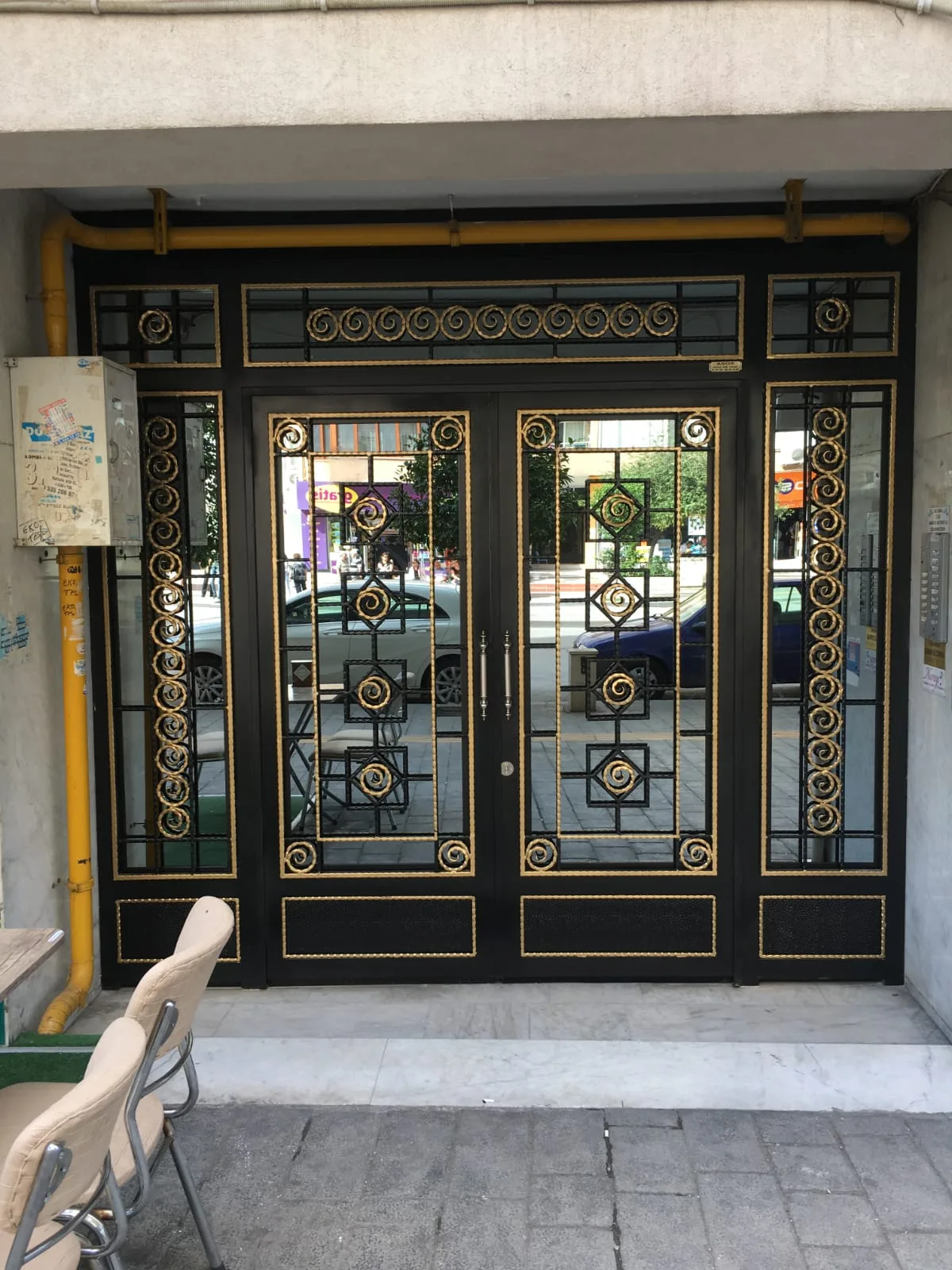 Camlı Ferforje Bina Kapısı — görsel 4